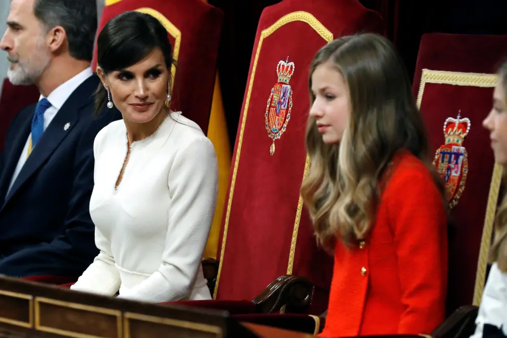 La reina Letizia y la princesa Leonor junto al rey Felipe en el Congreso