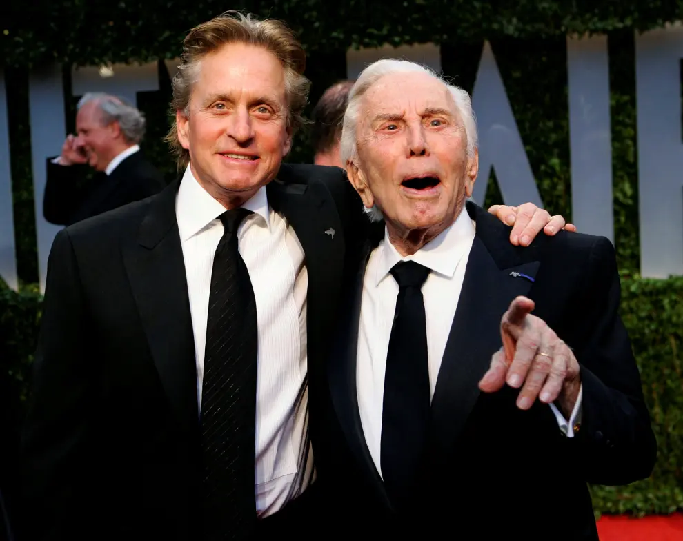FILE PHOTO: Actor Kirk Douglas, 90, is photographed during an interview about his life, film career and his new book "Let's Face It," at his home in Beverly Hills, California, April 26, 2007. REUTERS/Fred Prouser/File Photo [[[REUTERS VOCENTO]]] PEOPLE-KIRK DOUGLAS/