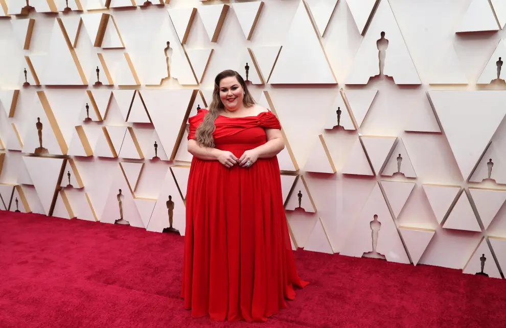 La actriz de 'This is us' Chrissy Metz, de rojo en la alfombra roja.