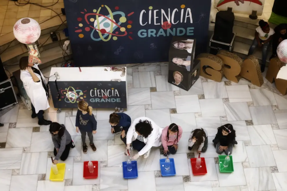 Los alumnos del Joaquín Costa descubren la ciencia con múltiples actividades.