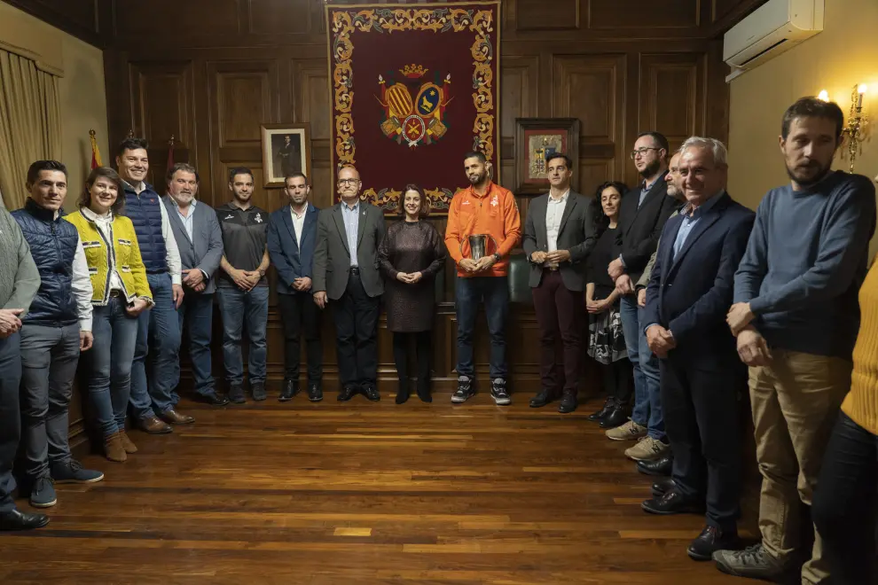 La capital turolense rinde homenaje al CV Teruel por su sexta Copa del Rey de voleibol