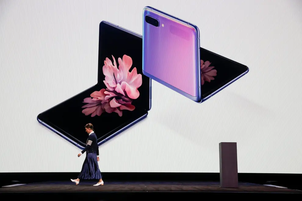 TM Roh, president & head of mobile communications business of Samsung Electronics, speaks on stage during Samsung Galaxy Unpacked 2020 in San Francisco, California, U.S. February 11, 2020. REUTERS/Stephen Lam [[[REUTERS VOCENTO]]] SAMSUNG ELEC-SMARTPHONE/