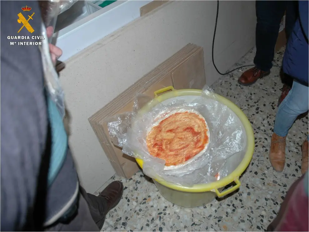 Detienen a una pareja por fabricar pizzas clandestinas en Azuara