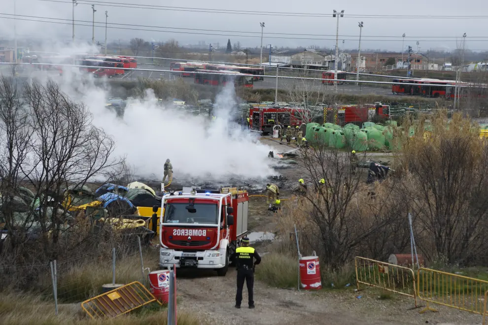 Incendio en el depósito de contenedores de FCC en Zaragoza