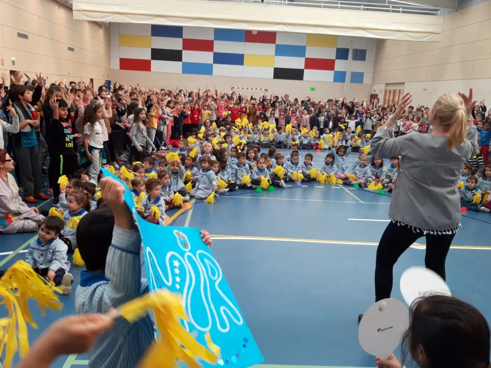 Los escolares aragoneses apoyan a los alumnos con cáncer