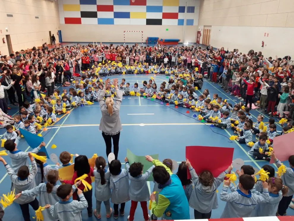 Los escolares aragoneses apoyan a los alumnos con cáncer