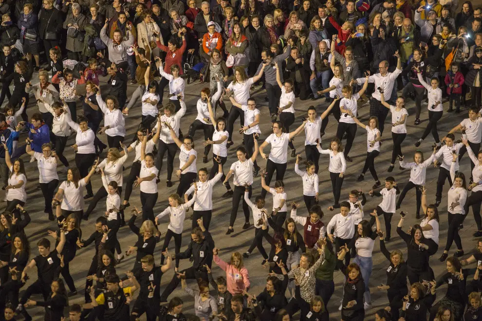 Flashmob jotero en la plaza del Pilar a favor de Aspanoa.