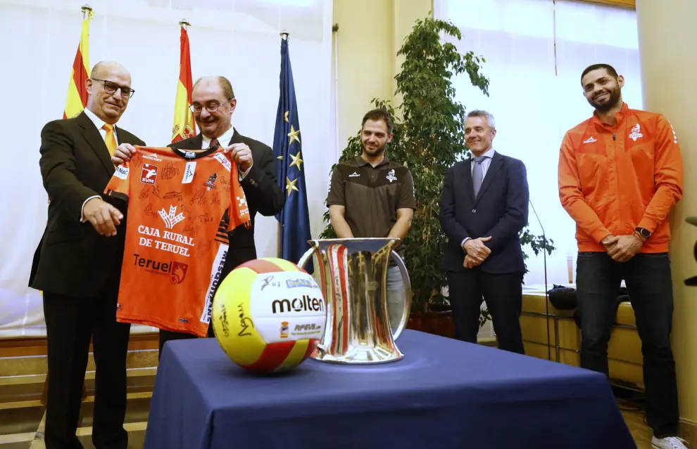 El Gobierno de Aragón homenajea al Club Voleibol Teruel tras la consecución de la sexta Copa del Rey