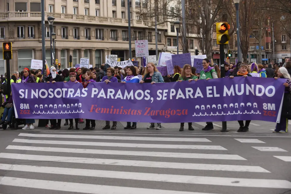 Pancarta inicial de la manifestación del 8-M, en Zaragoza.