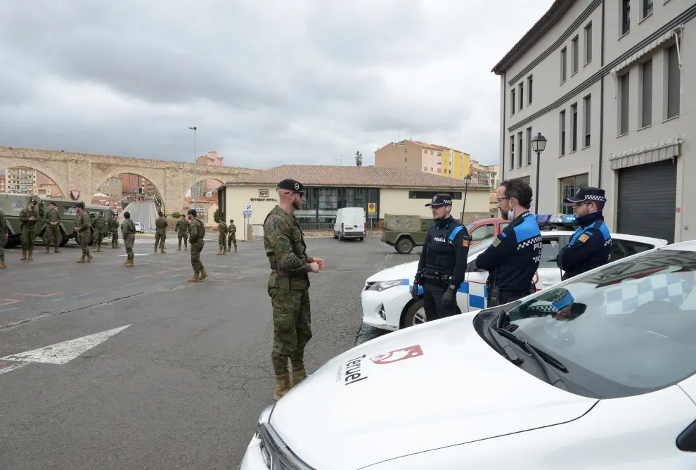 Militares patrullando por Teruel este domingo para hacer cumplir el estado de alarma