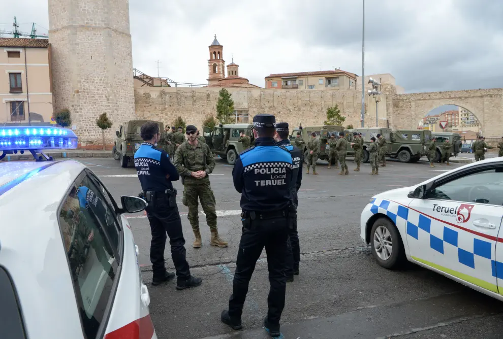 Militares patrullando por Teruel este domingo para hacer cumplir el estado de alarma