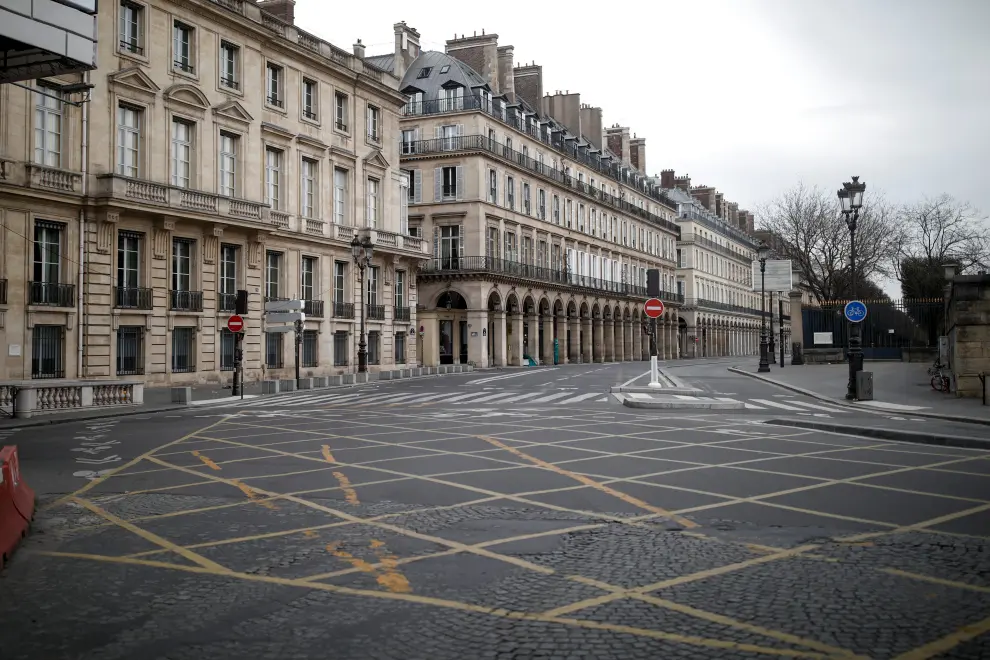 A view shows the empty Opera avenue in Paris as a lockdown is imposed to slow the rate of the coronavirus disease (COVID-19) spread in France, March 22, 2020. REUTERS/Benoit Tessier [[[REUTERS VOCENTO]]]