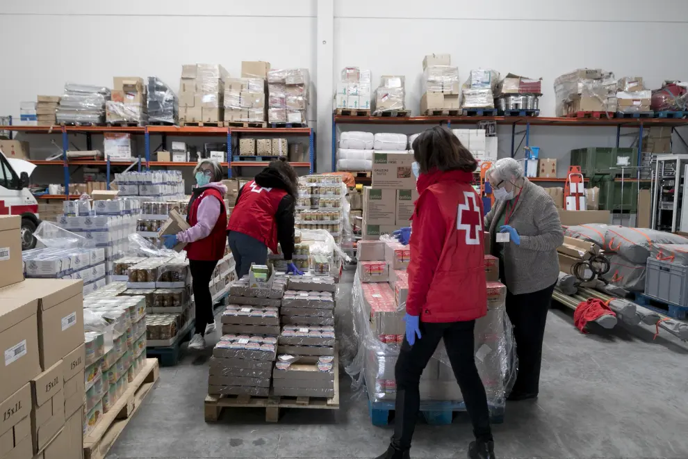 Programa de reparto de alimentos de Cruz Roja para gente necesitada / 26-3-20/ Foto Rafael Gobantes [[[FOTOGRAFOS]]]