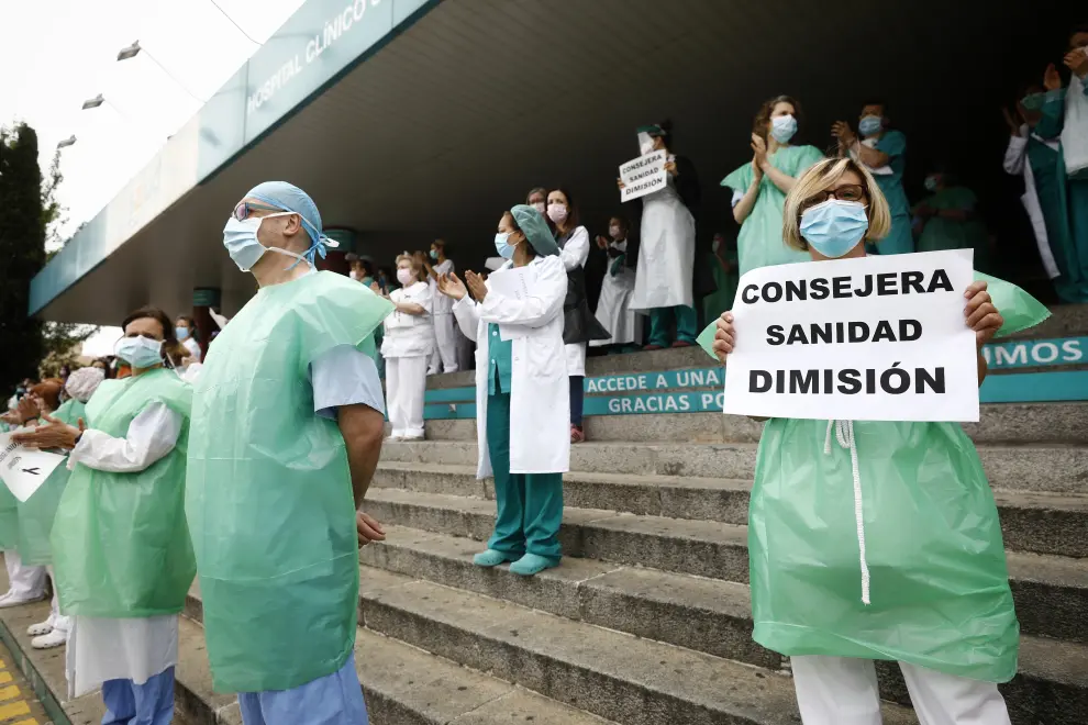 Personal del Hospital del Clínico de Zaragoza pide la dimisión de la consejera de Sanidad, Pilar Ventura, este martes