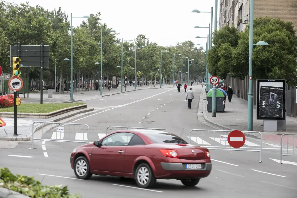 Algunas de las principales calles de Zaragoza se han peatonalizado este fin de semana para permitir la distancia de seguridad de los viandantes.