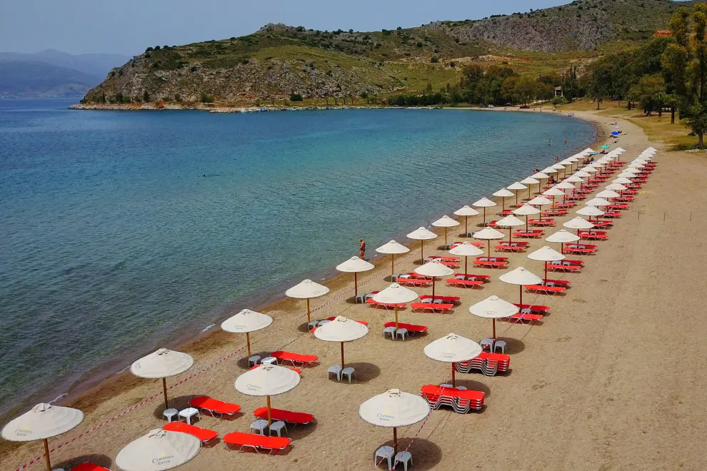 Beaches reopen to public in Athens