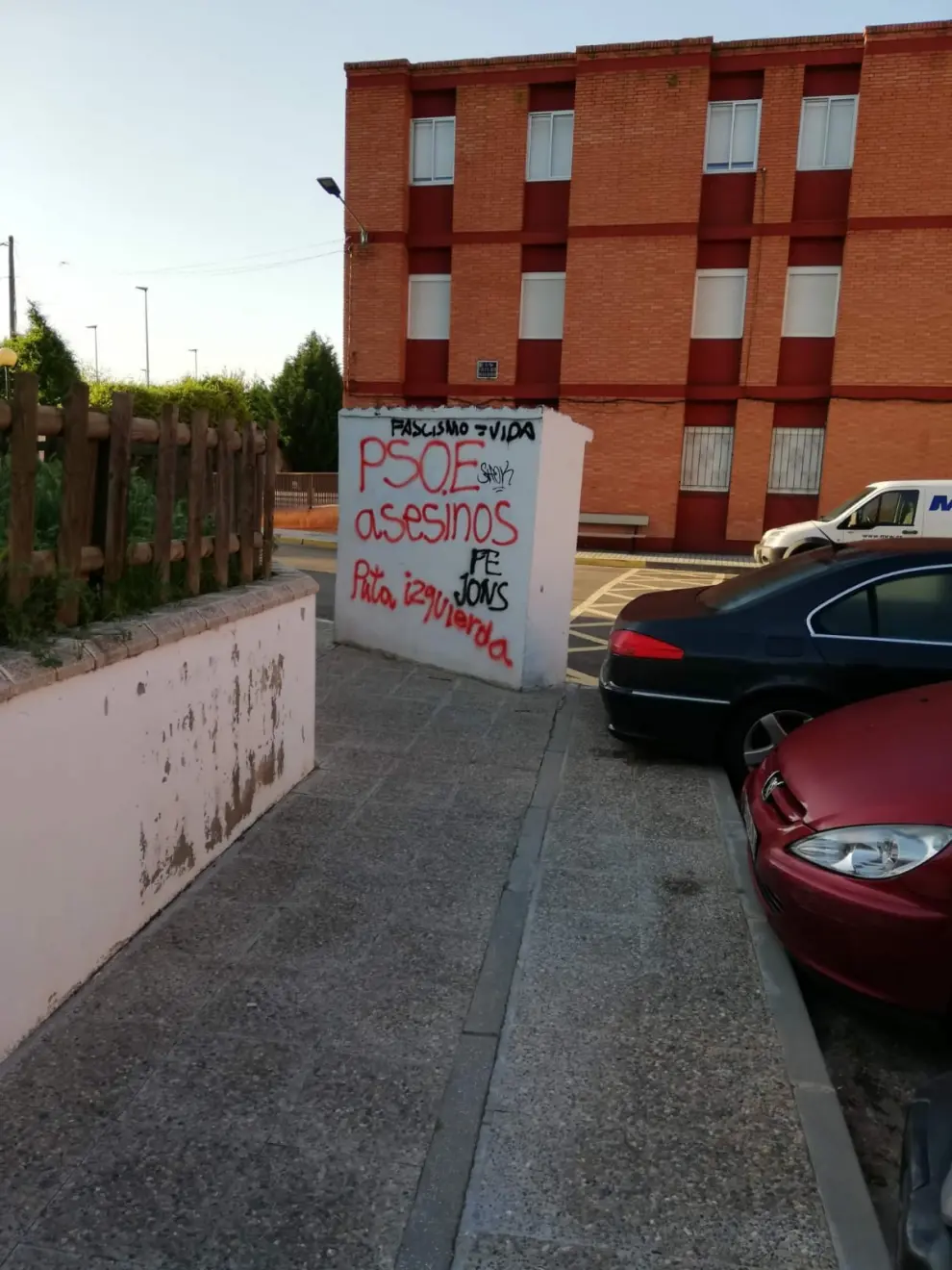 Pintadas contra el PSOE, en distintos puntos de Calatayud.