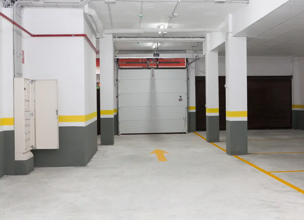 Los garajes cuentan con sistema de recarga eléctrico individualizado.