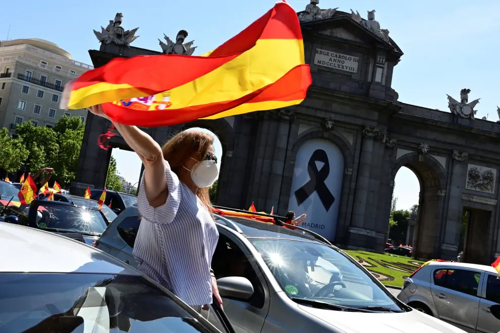 Manifestación de Vox en Madrid con coches contra el Gobierno