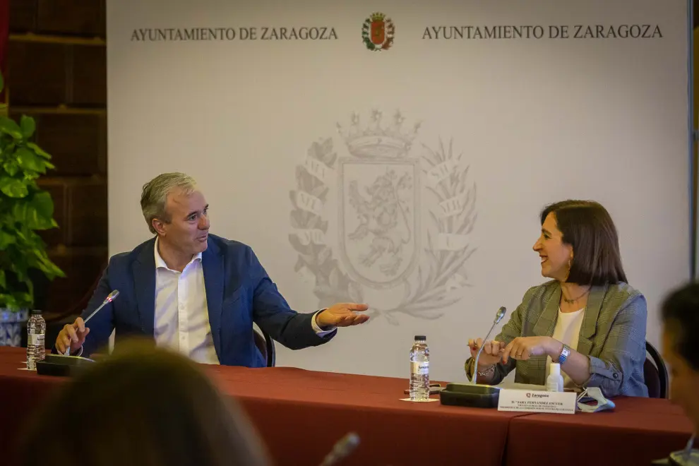 Comisión por el Futuro de Zaragoza y rueda de prensa tras la reunión.