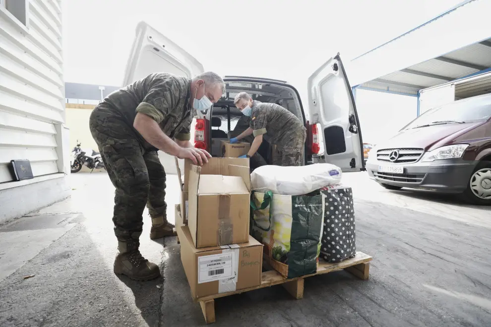 El Ejército de Tierra y la UME llevan 740 kilos de comida al Banco de Alimentos