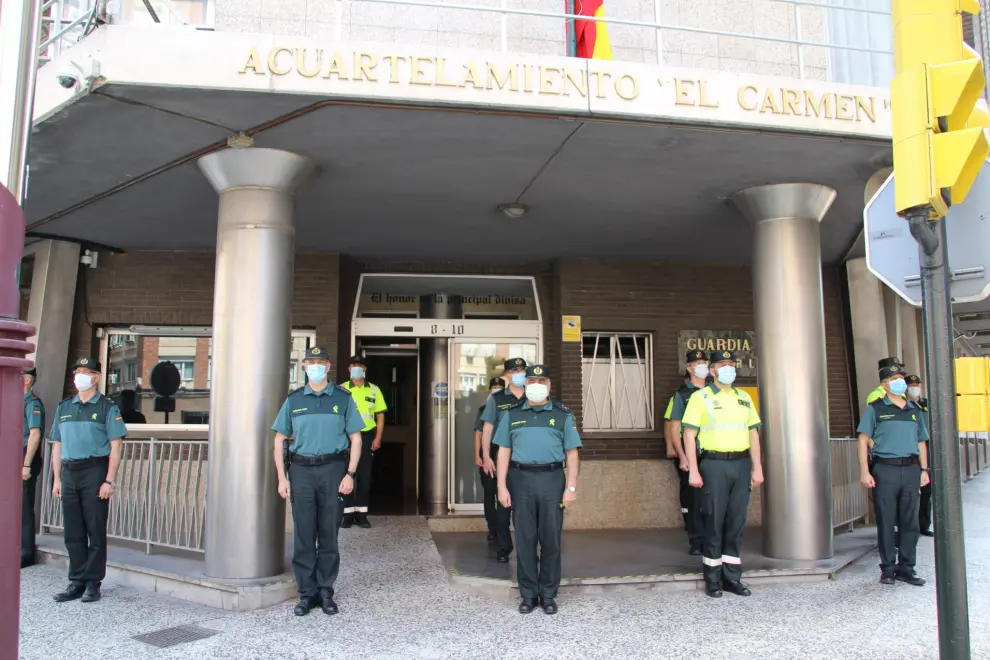 Minuto de silencio en la comandancia de la Guardia Civil en Zaragoza.