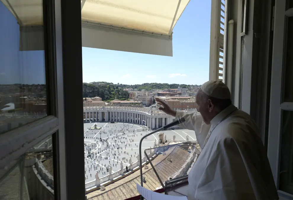 Vatican City (Vatican City State (holy See)), 31/05/2020.- Pope Francis leads the Regina Coeli Prayer in Saint Peter's Square at the Vatican 31 May 2020. (Papa) EFE/EPA/ANSA/CLAUDIO PERI Pope Francis Regina Coeli Prayer