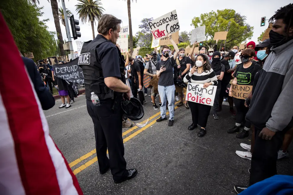 Black Lives Matter protest in Los Angeles after fatal arrest in Minnesota