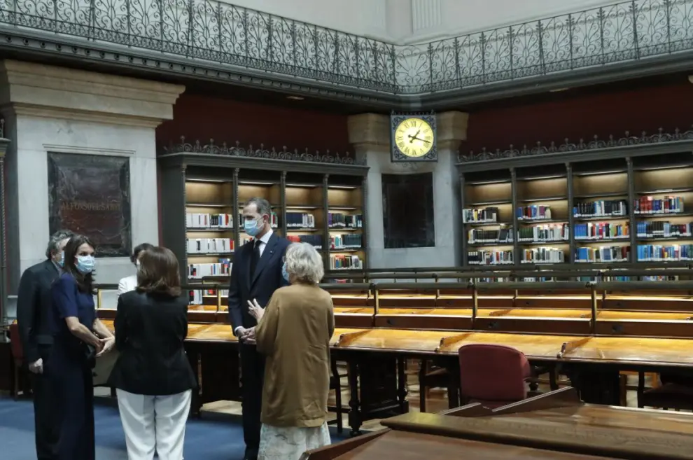 Los Reyes visitan la Biblioteca Nacional de España.