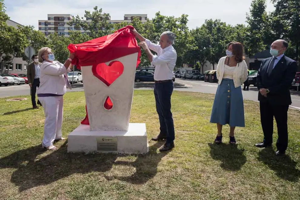 Inauguración del Monumento a los Donantes de Sangre en Zaragoza.