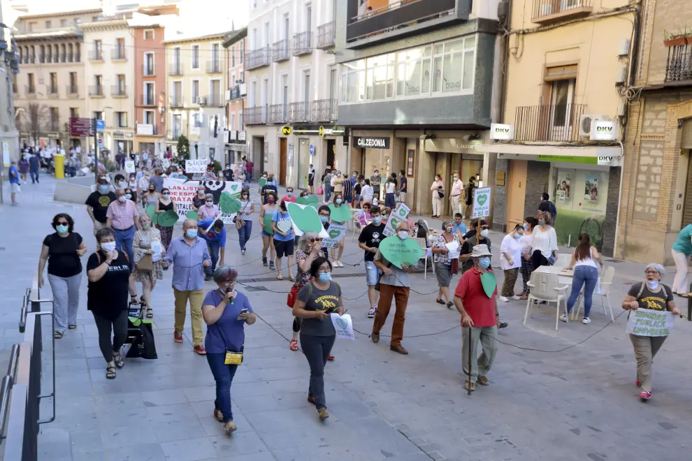 Alrededor de 300 personas han secundado la convocatoria en Huesca