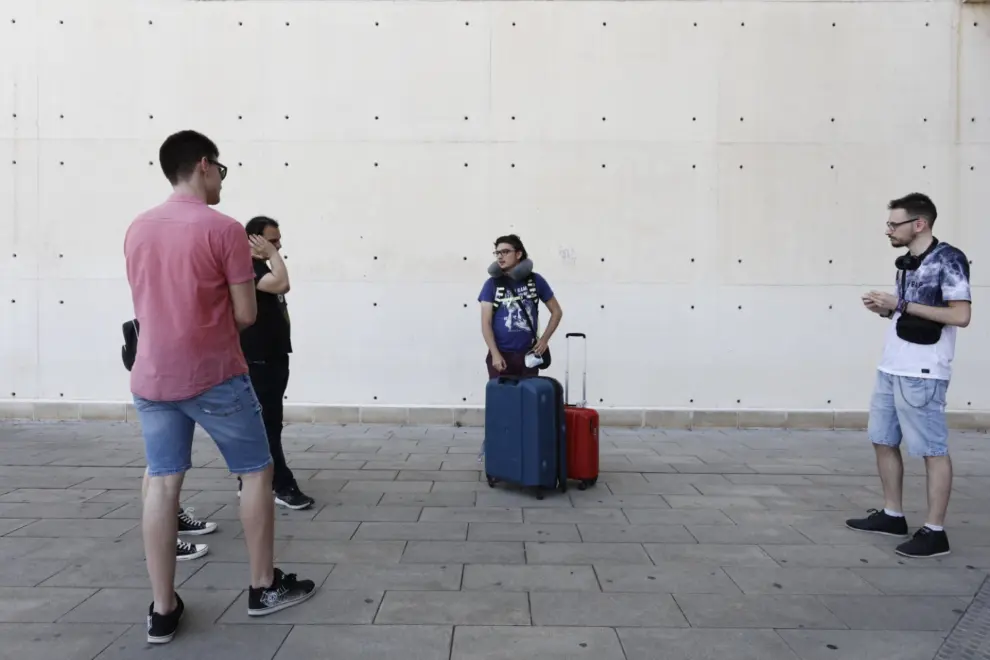 El ingeniero zaragozano Héctor Ochoa ha vuelto este miércoles a su ciudad después de tres meses atrapado por la pandemia en Trebisonda (Turquía). Así ha vivido la "nueva normalidad" en el aeropuerto de Barcelona.