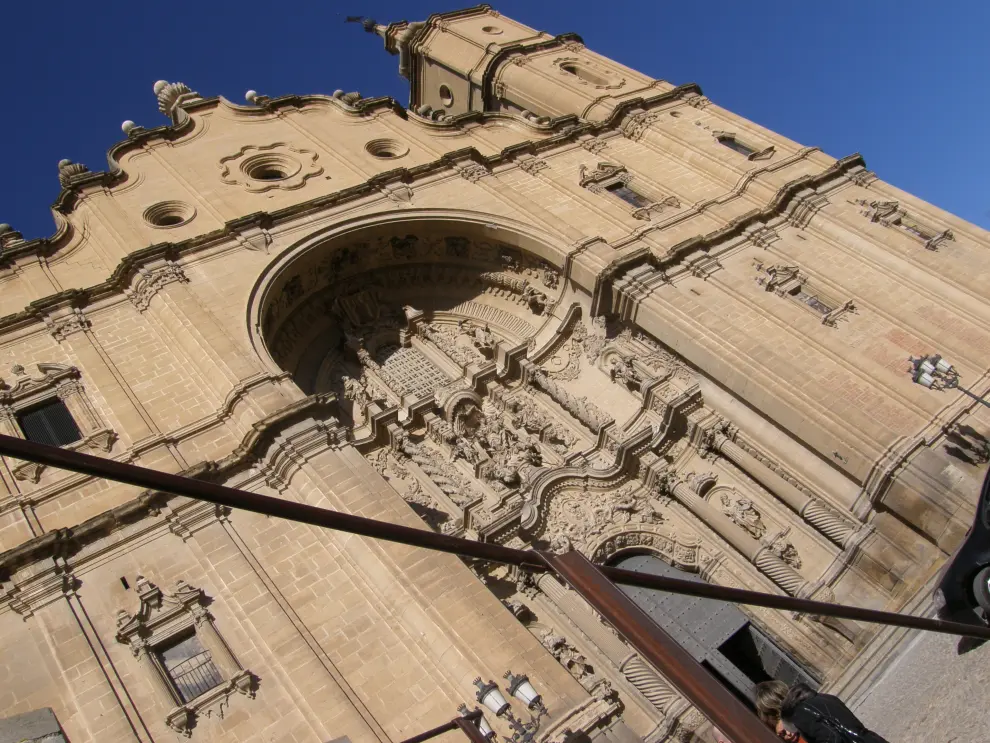 Fachada de la iglesia de Santa María la Mayor de Alcañiz