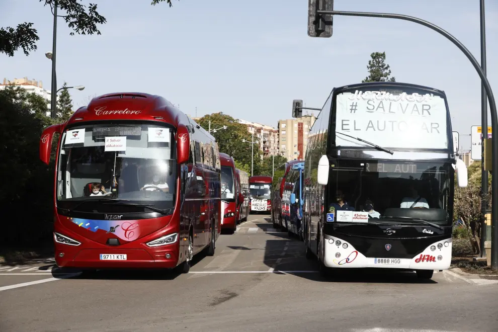 Imágenes de la manifestación de los conductores de autocar