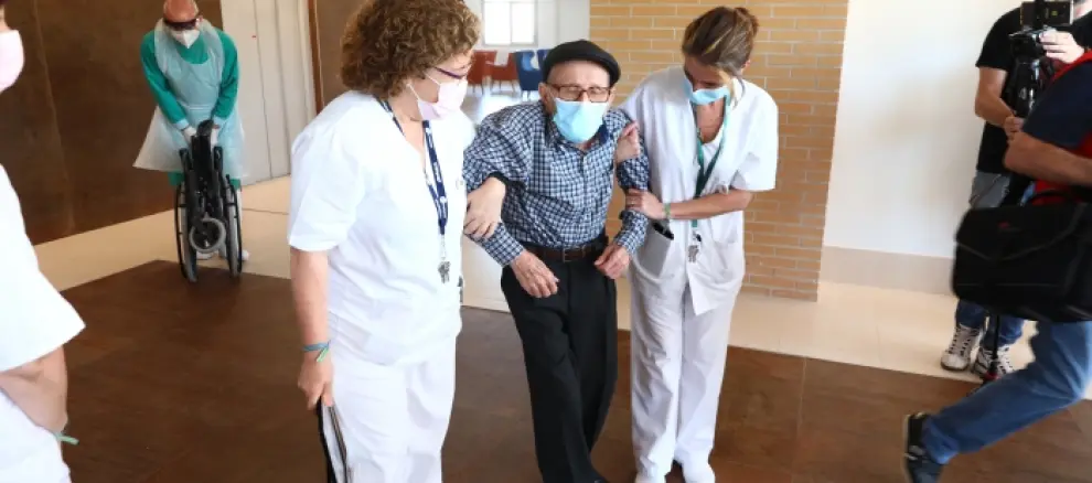 Recibe el alta el último paciente del centro covid de Casetas