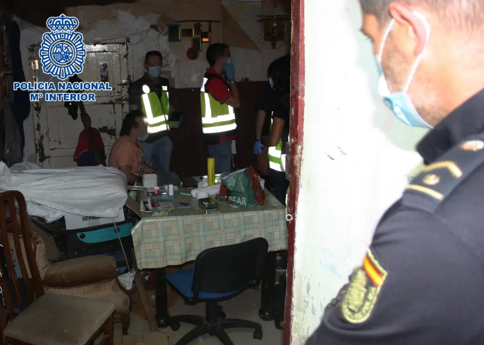La Policía Nacional neutraliza un punto de distribución de estupefacientes en el Arrabal.