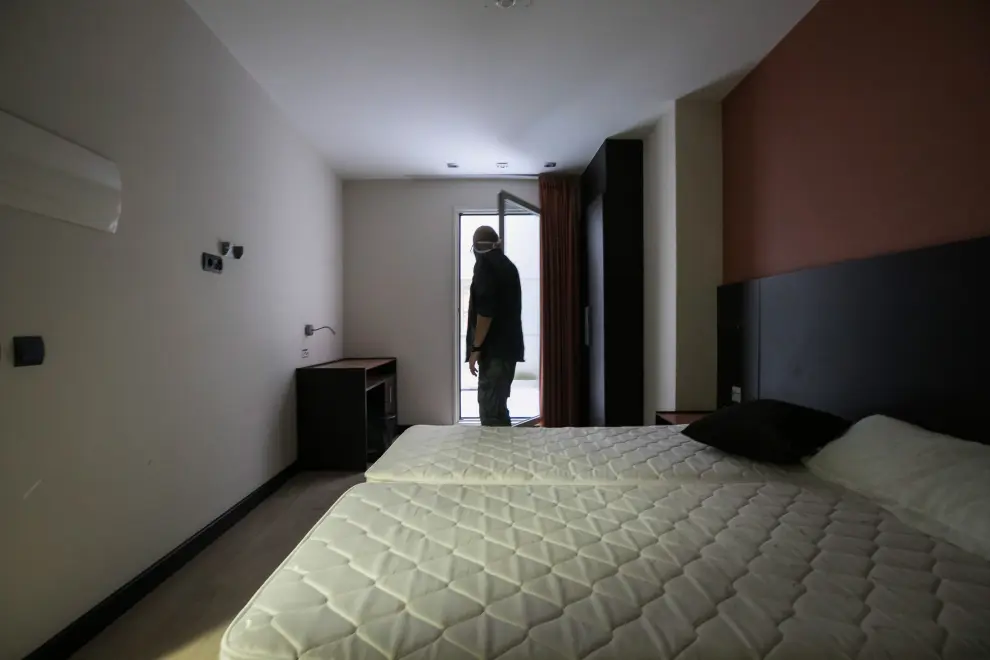 La Sareb ha iniciado el proceso judicial para desalojar a las personas sin techo que desde hace casi tres meses viven en el hotel San Valero.
