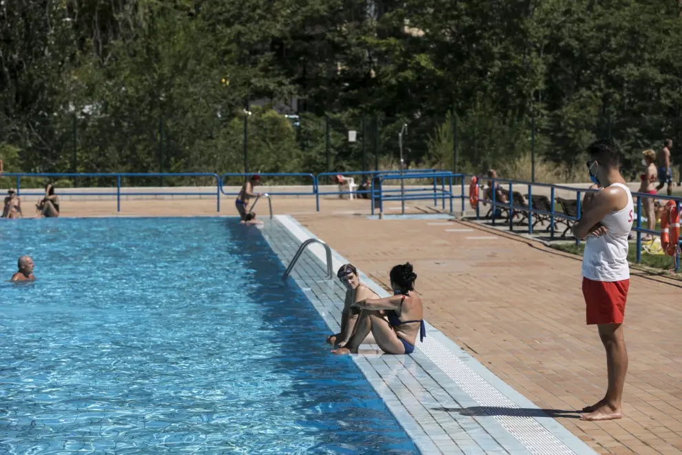 Las piscinas de Zaragoza, lejos del lleno