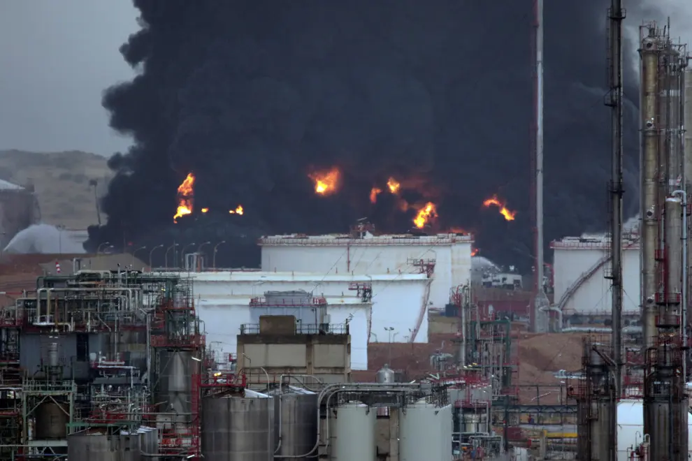 Incendio de dos tanques de combustible en Puertollano