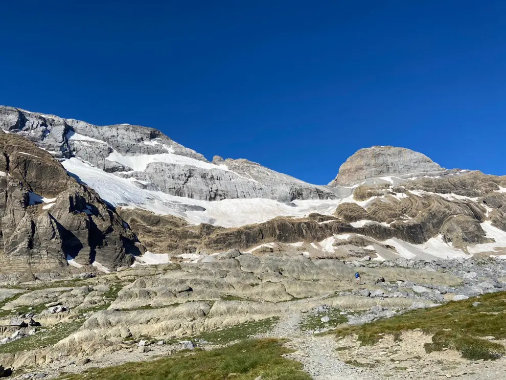 El barbastrense Arturo Carvajal ha completado un reto de cinco rutas seguidas de BTT y montaña por el Pirineo para visibilizar que se puede convivir con la diabetes tipo 1.