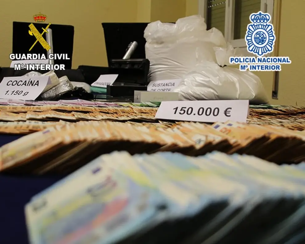 La Guardia Civil y Policía Nacional han llevado a cabo esta operación conjunta contra el narcotráfico, que se ha saldado con seis detenidos (cinco hombres y una mujer) por tráfico de cocaína en Zaragoza y otras provincias de España.