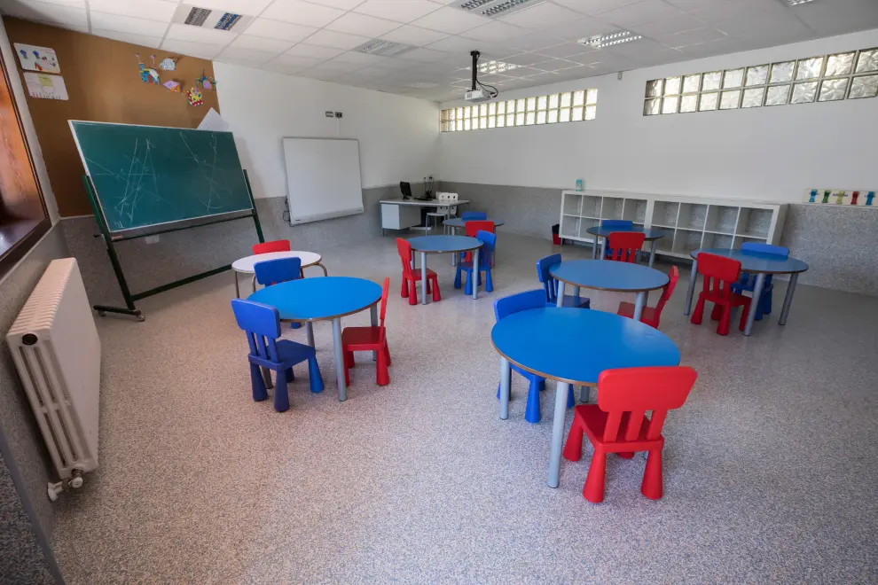 En el Liceo Europa, entre otras medidas, se han instalado toldos para que los más pequeños puedan dar clases al aire libre si el tiempo lo permite.