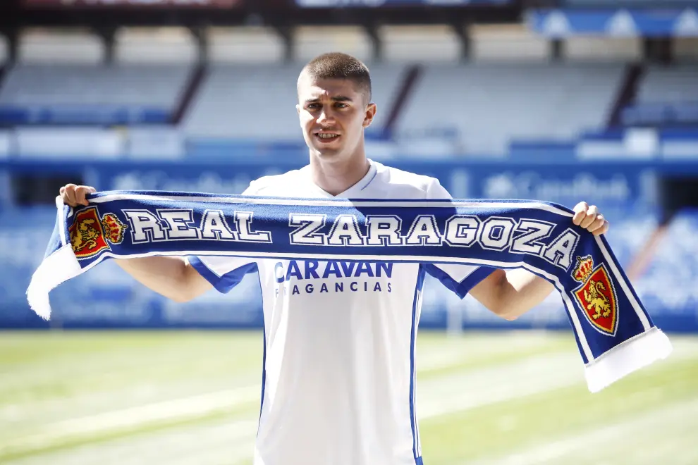 Zanimacchia, al mediodía de este miércoles, vestido por primera vez con el uniforme del Real Zaragoza.
