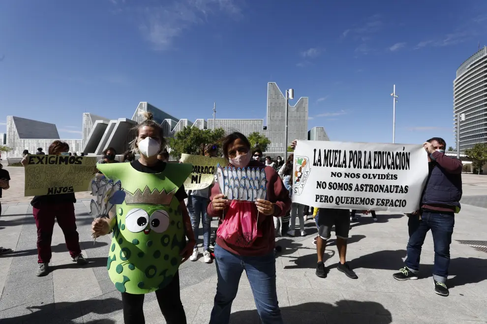 Protesta teatralizada del colegio Gil Tarín de La Muela