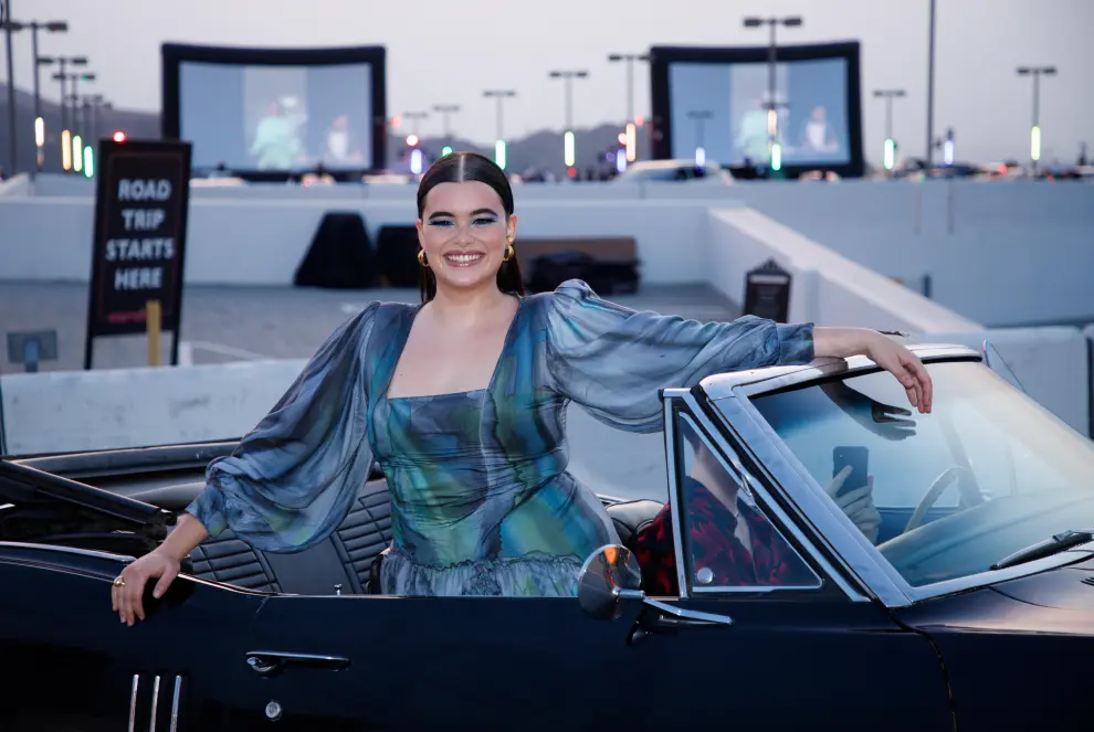 Glendale (United States), 10/09/2020.- US actress Barbie Ferreira (L) poses during arrivals for the drive-in premiere of the HBO Max movie 'Unpregnant' in Glendale, California USA, 09 September 2020. The event took place on a rooftop parking lot. (Cine, Estados Unidos) EFE/EPA/EUGENE GARCIA 'Unpregnant' HBO Max drive-in movie premiere in Glendale, California