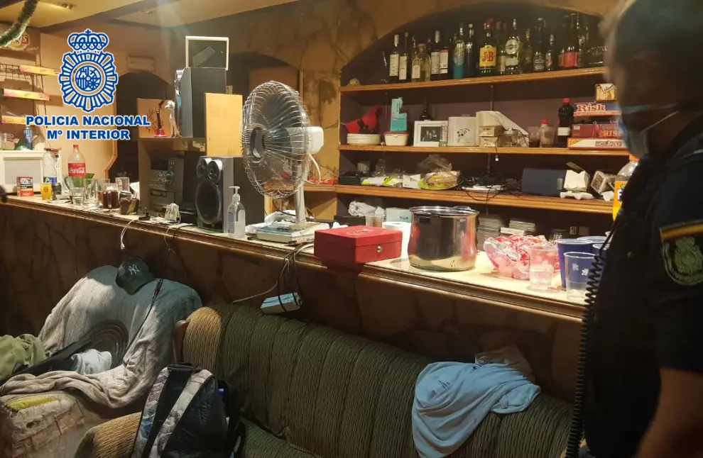Desalojados un bar que celebraba fiestas covid y una peña en Zaragoza