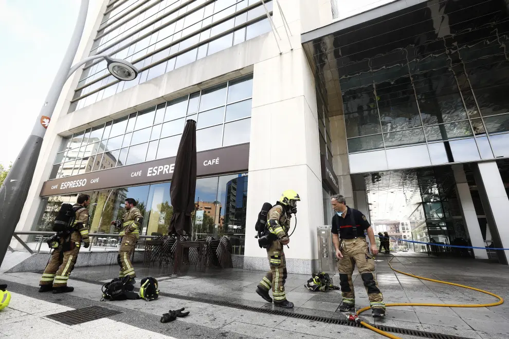 Extinguido un incendio en la séptima planta de la torre este del World Trade Center de Zaragoza