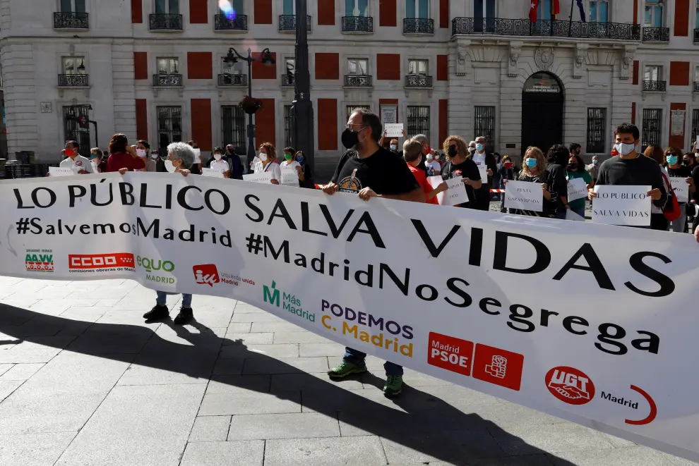 Cientos de personas, en la concentración en Madrid para pedir una mejor sanidad pública y la dimisión de Ayuso.