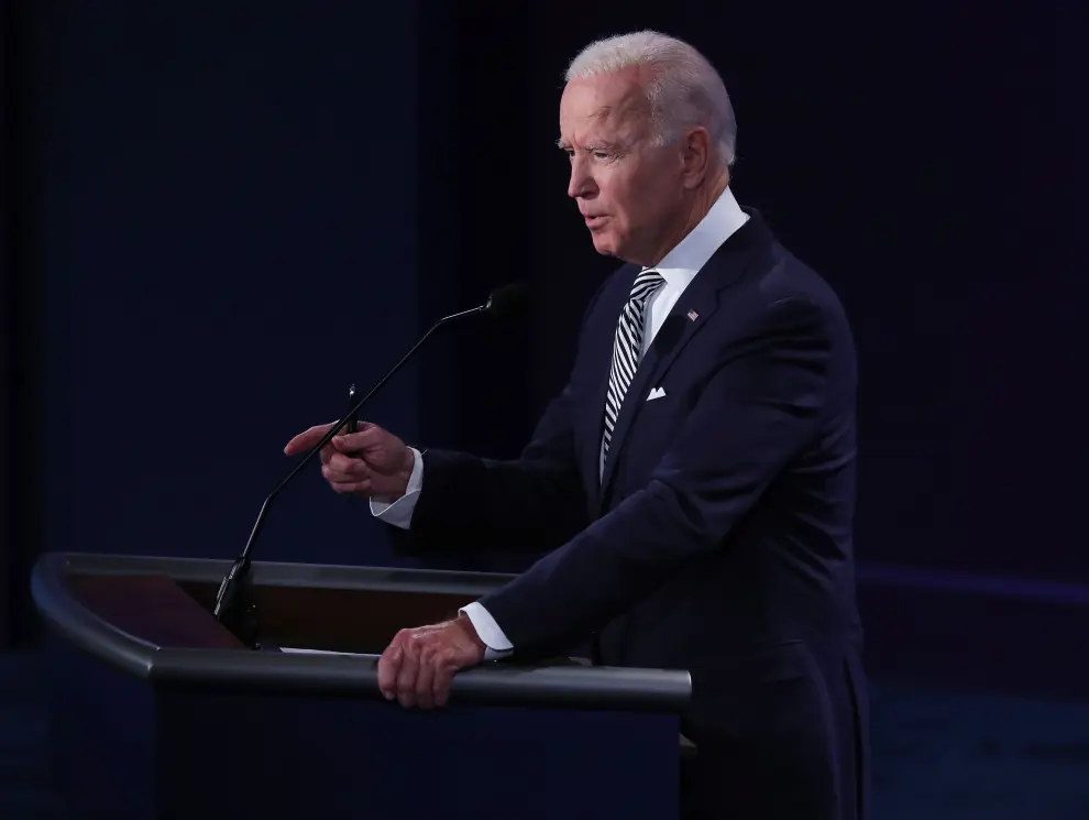Cleveland (United States), 30/09/2020.- Democratic presidential candidate Joe Biden participates in the first 2020 presidential election debate at Samson Pavilion in Cleveland, Ohio, USA, 29 September 2020. The first presidential debate is co-hosted by Case Western Reserve University and the Cleveland Clinic. (Estados Unidos) EFE/EPA/JIM LO SCALZO First 2020 presidential election debate between US President Donald J. Trump and Democratic presidential candidate Joe Biden