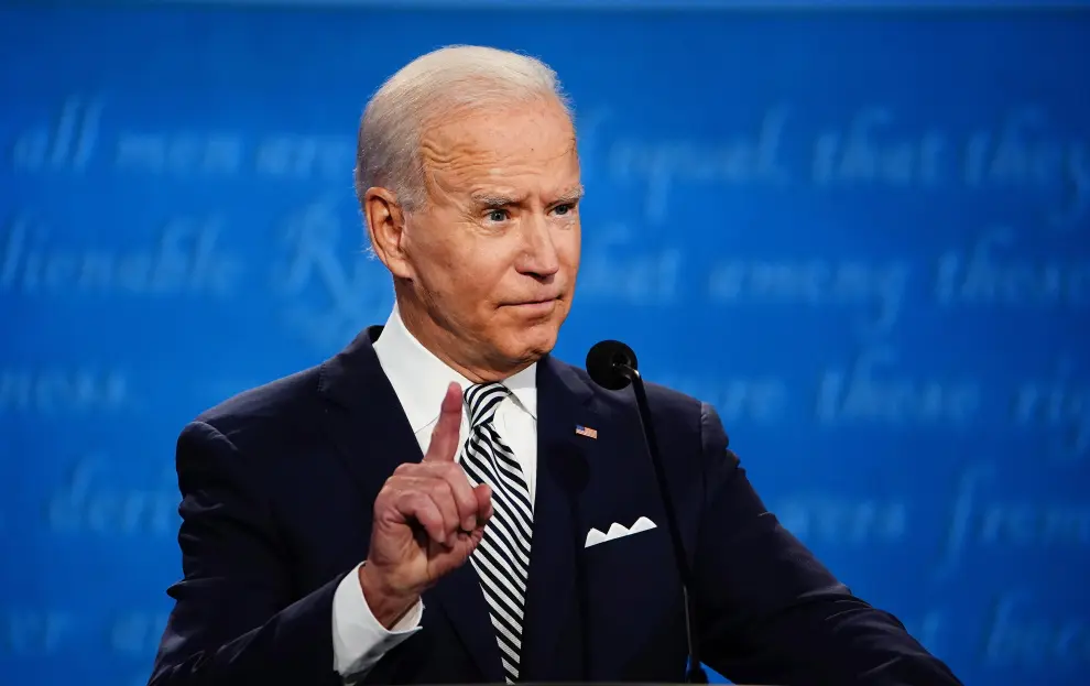 Cleveland (United States), 30/09/2020.- Democratic presidential candidate Joe Biden participates in the first 2020 presidential election debate at Samson Pavilion in Cleveland, Ohio, USA, 29 September 2020. The first presidential debate is co-hosted by Case Western Reserve University and the Cleveland Clinic. (Estados Unidos) EFE/EPA/MICHAEL REYNOLDS First 2020 presidential election debate between US President Donald J. Trump and Democratic presidential candidate Joe Biden